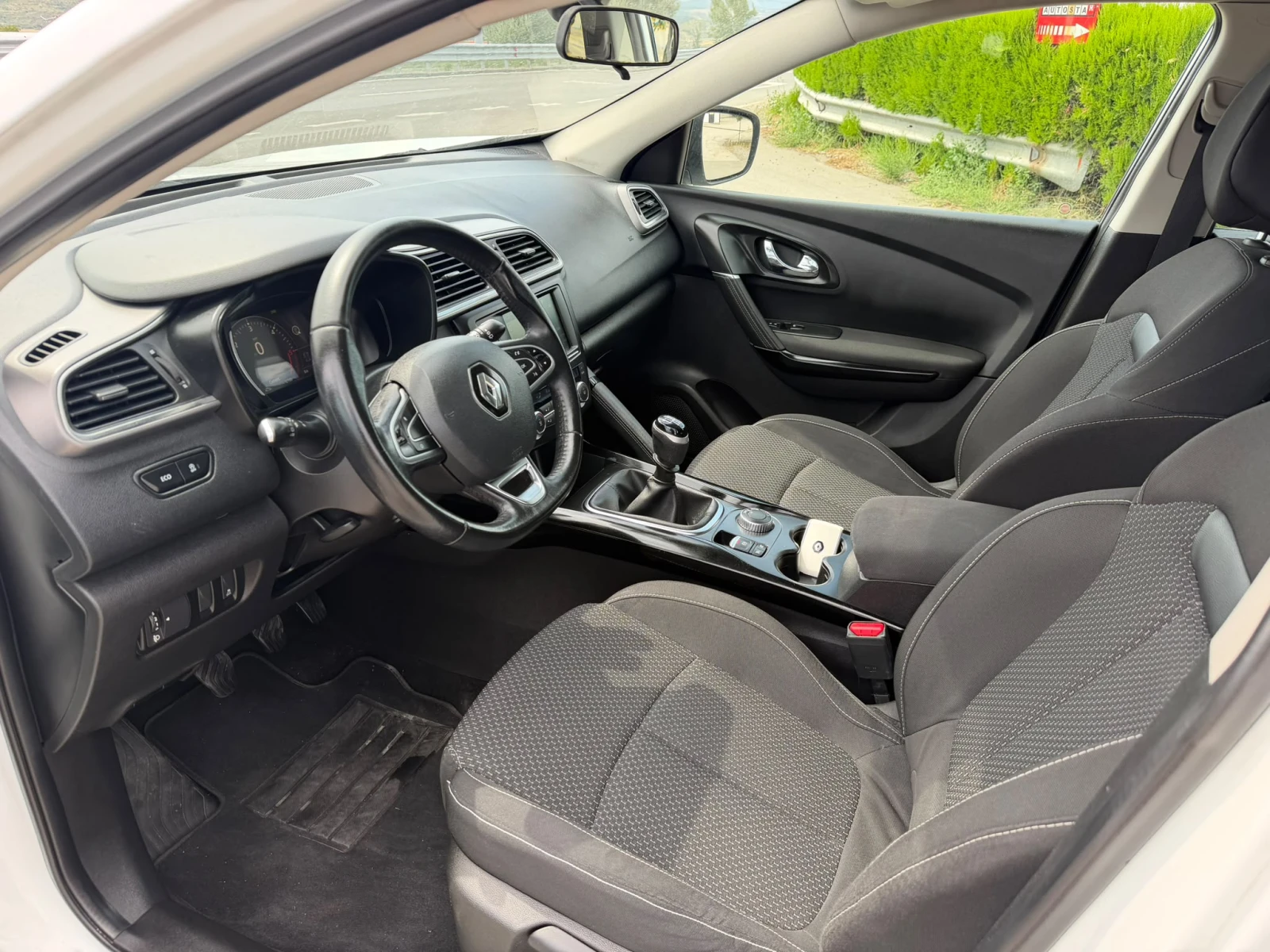 Renault Kadjar 1.6 DCi 4x4, снимка 9 - Автомобили и джипове - 55433255