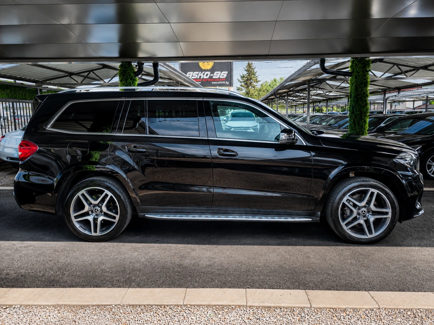 Mercedes-Benz GLS 500 AMG LINE/7МЕСТА/GERMANY/KEYLES/ОБДУХ/HEAD UP/ПАНО/, снимка 4 - Автомобили и джипове - 55846346