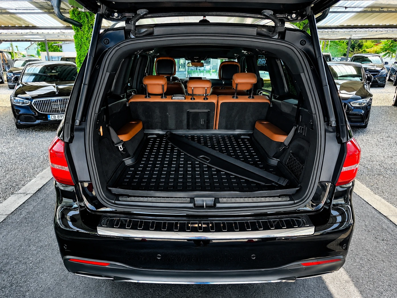 Mercedes-Benz GLS 500 AMG LINE/7МЕСТА/GERMANY/KEYLES/ОБДУХ/HEAD UP/ПАНО/, снимка 7 - Автомобили и джипове - 55846346