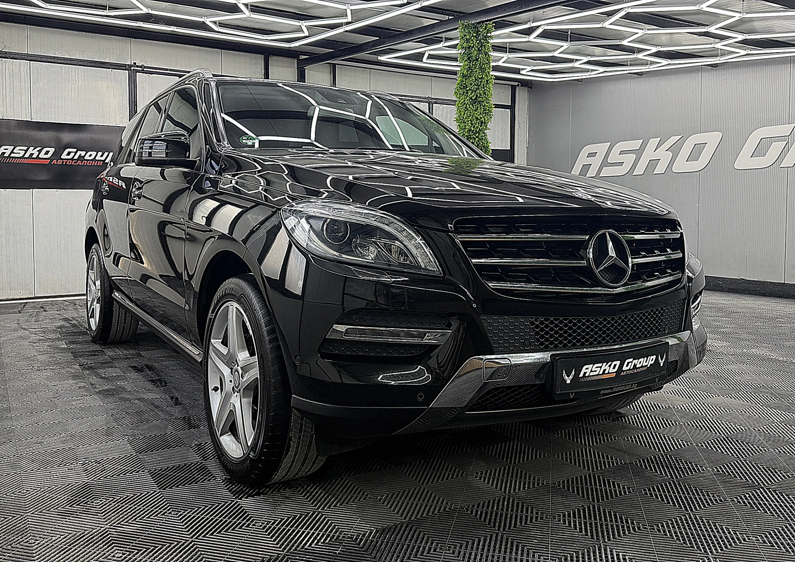 Mercedes-Benz ML 350 AMG-line/4-Matic/PODGREV/СОБСТВЕН ЛИЗИНГ, снимка 3 - Автомобили и джипове - 55936820