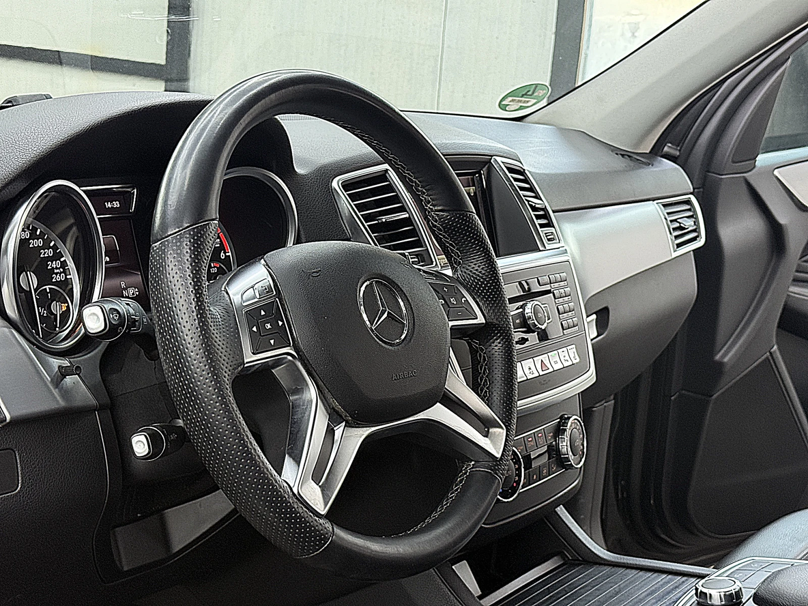 Mercedes-Benz ML 350 AMG-line/4-Matic/PODGREV/СОБСТВЕН ЛИЗИНГ, снимка 16 - Автомобили и джипове - 55936820