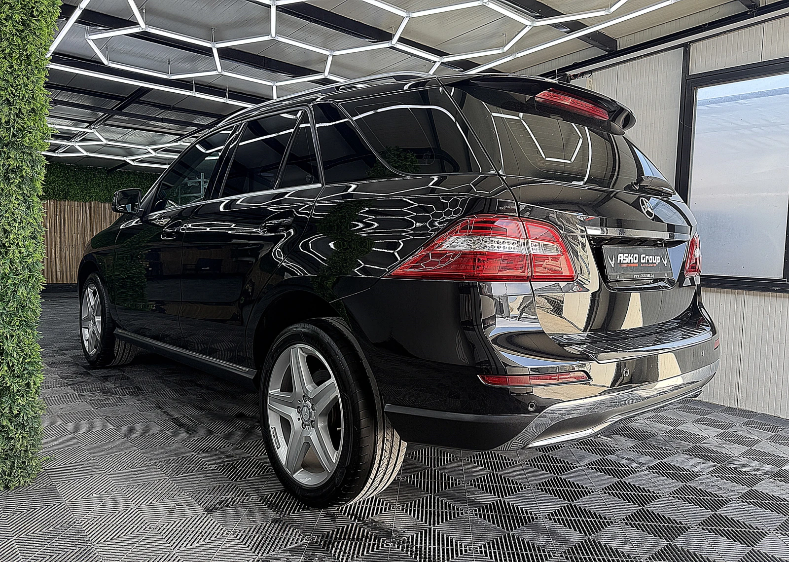 Mercedes-Benz ML 350 AMG-line/4-Matic/PODGREV/СОБСТВЕН ЛИЗИНГ, снимка 4 - Автомобили и джипове - 55936820