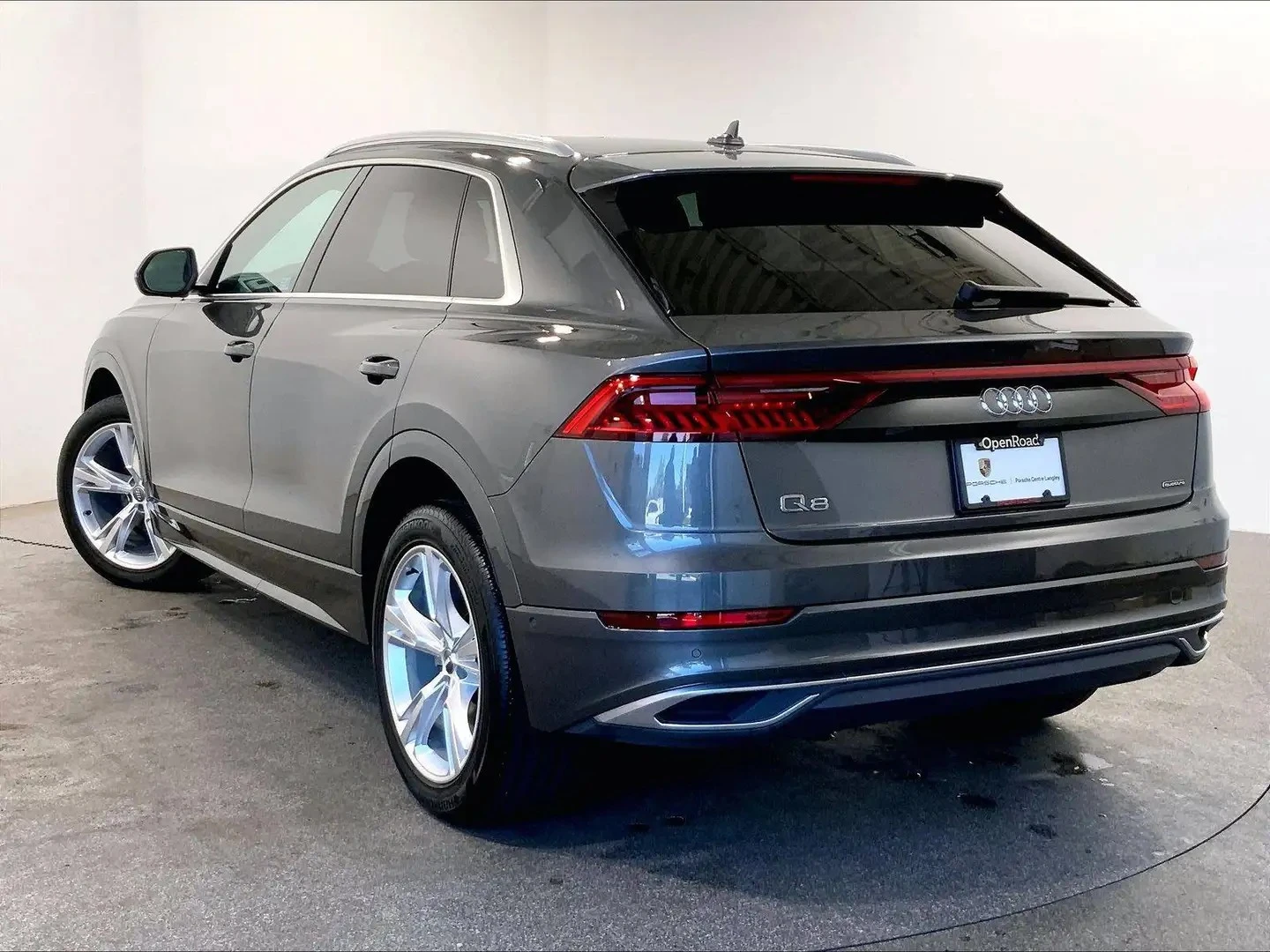 Audi Q8 TECHNIK* B&O* 360* ОБДУХ* М.ТОЧКА, снимка 8 - Автомобили и джипове - 55979226