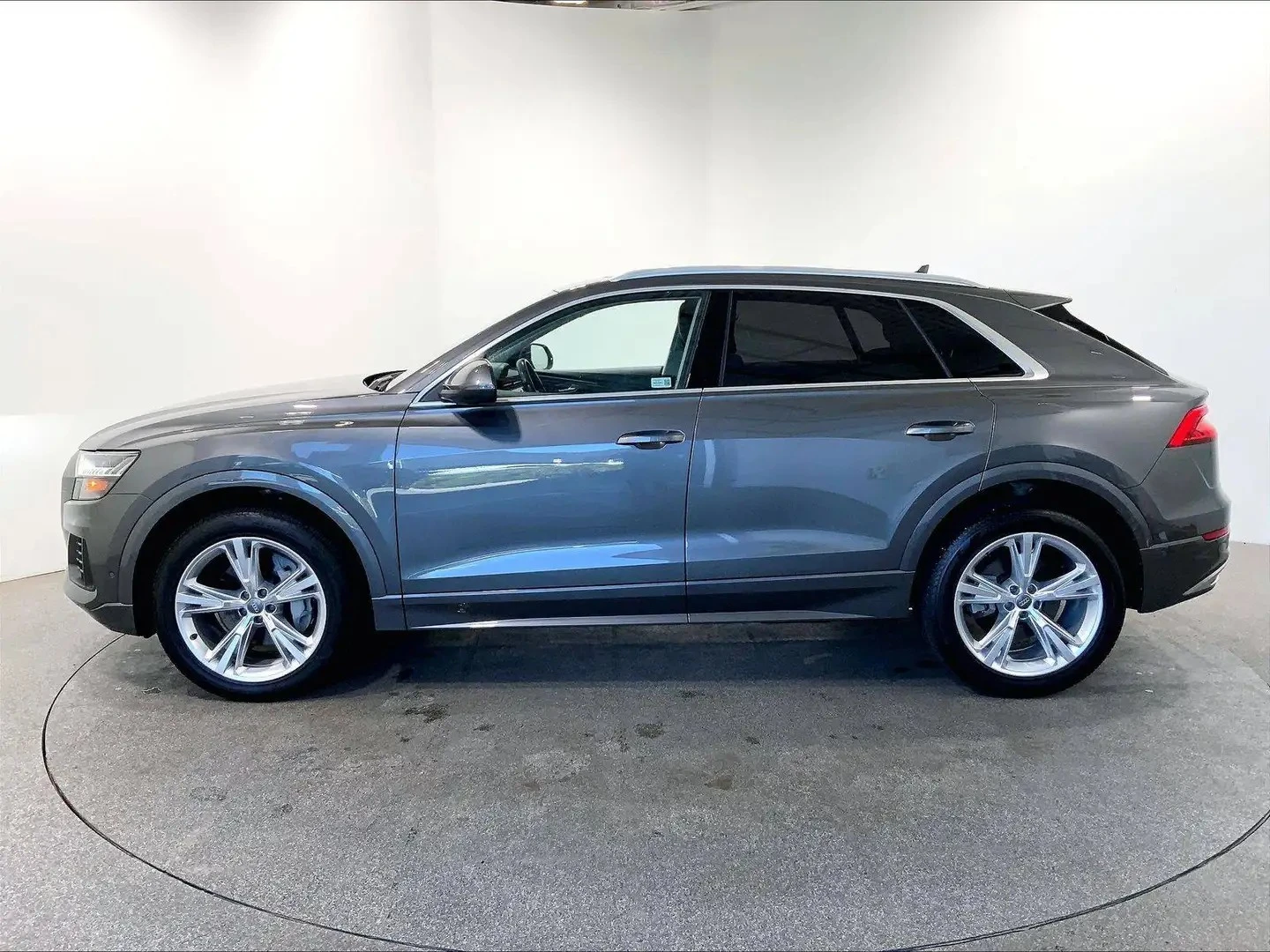 Audi Q8 TECHNIK* B&O* 360* ОБДУХ* М.ТОЧКА, снимка 5 - Автомобили и джипове - 55979226