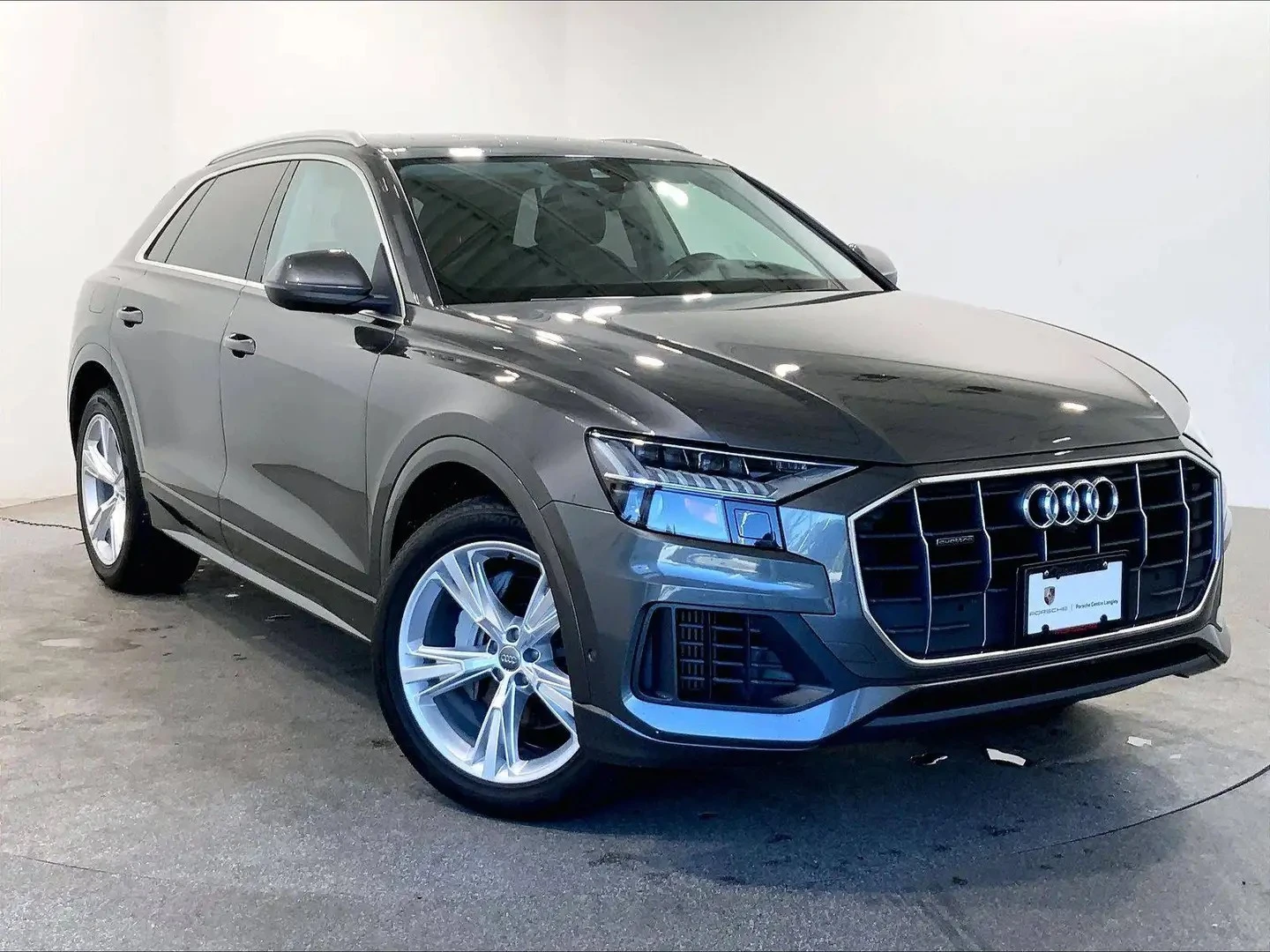 Audi Q8 TECHNIK* B&O* 360* ОБДУХ* М.ТОЧКА, снимка 3 - Автомобили и джипове - 55979226