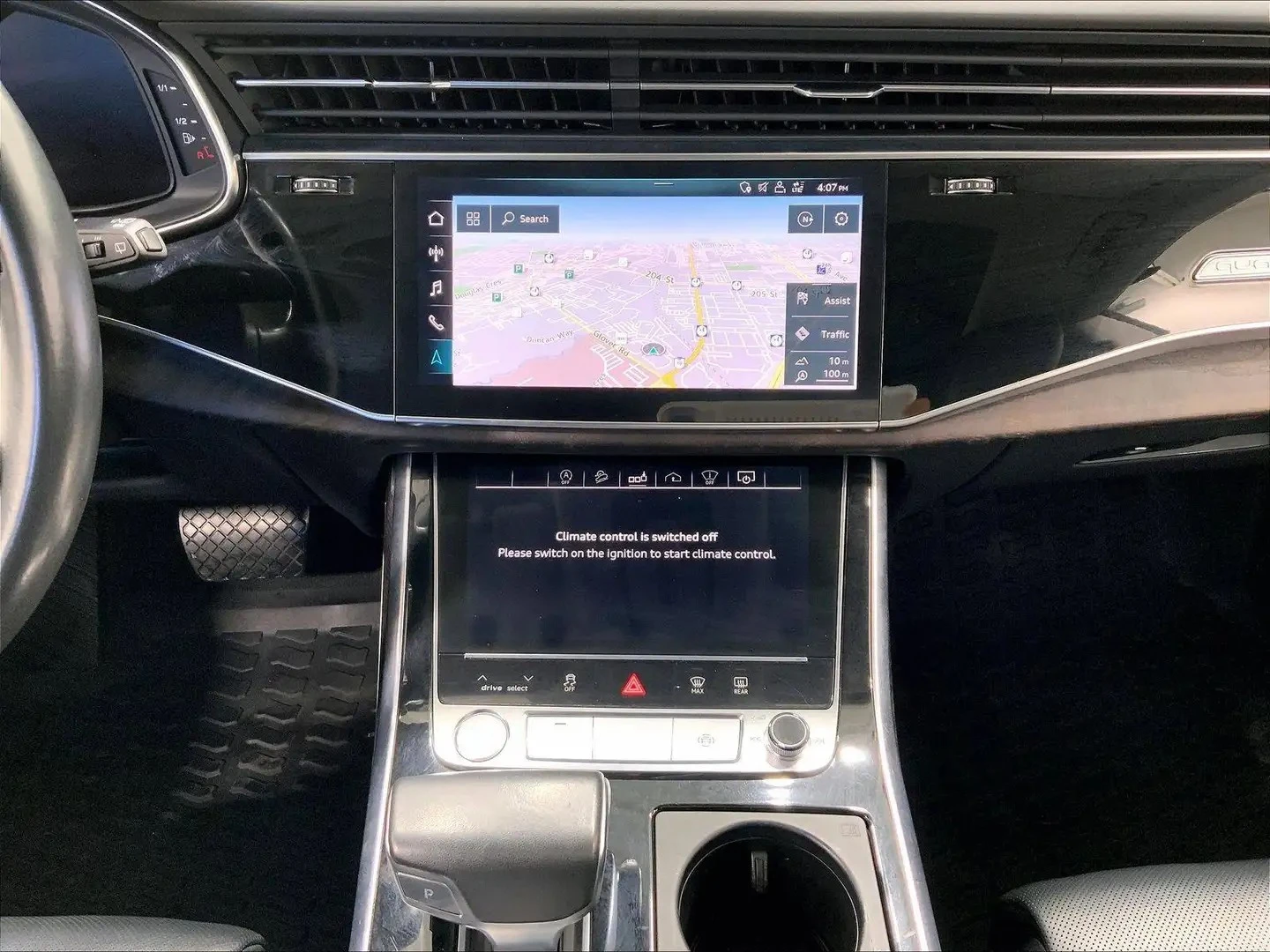Audi Q8 TECHNIK* B&O* 360* ОБДУХ* М.ТОЧКА, снимка 17 - Автомобили и джипове - 55979226