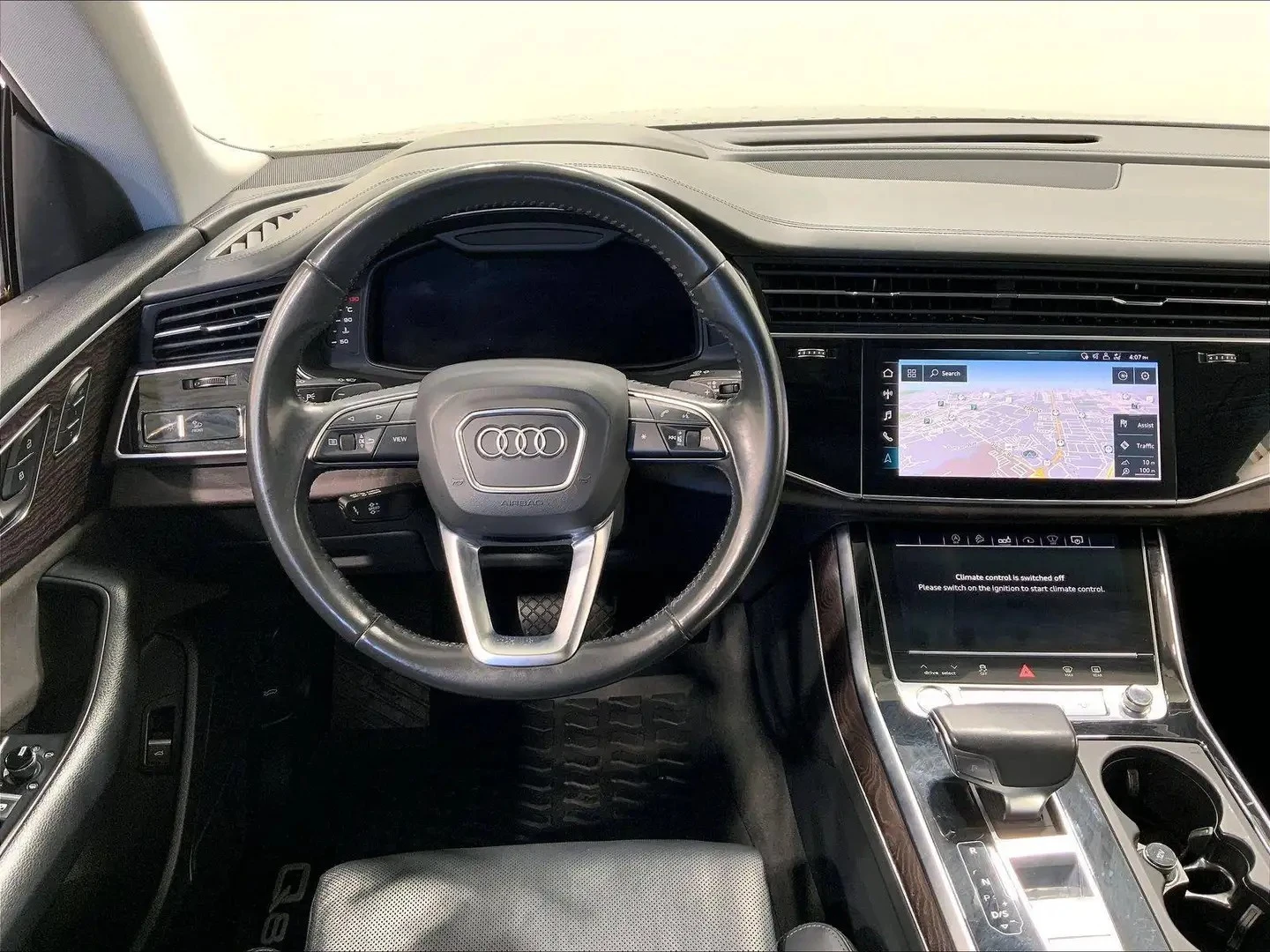 Audi Q8 TECHNIK* B&O* 360* ОБДУХ* М.ТОЧКА, снимка 15 - Автомобили и джипове - 55979226
