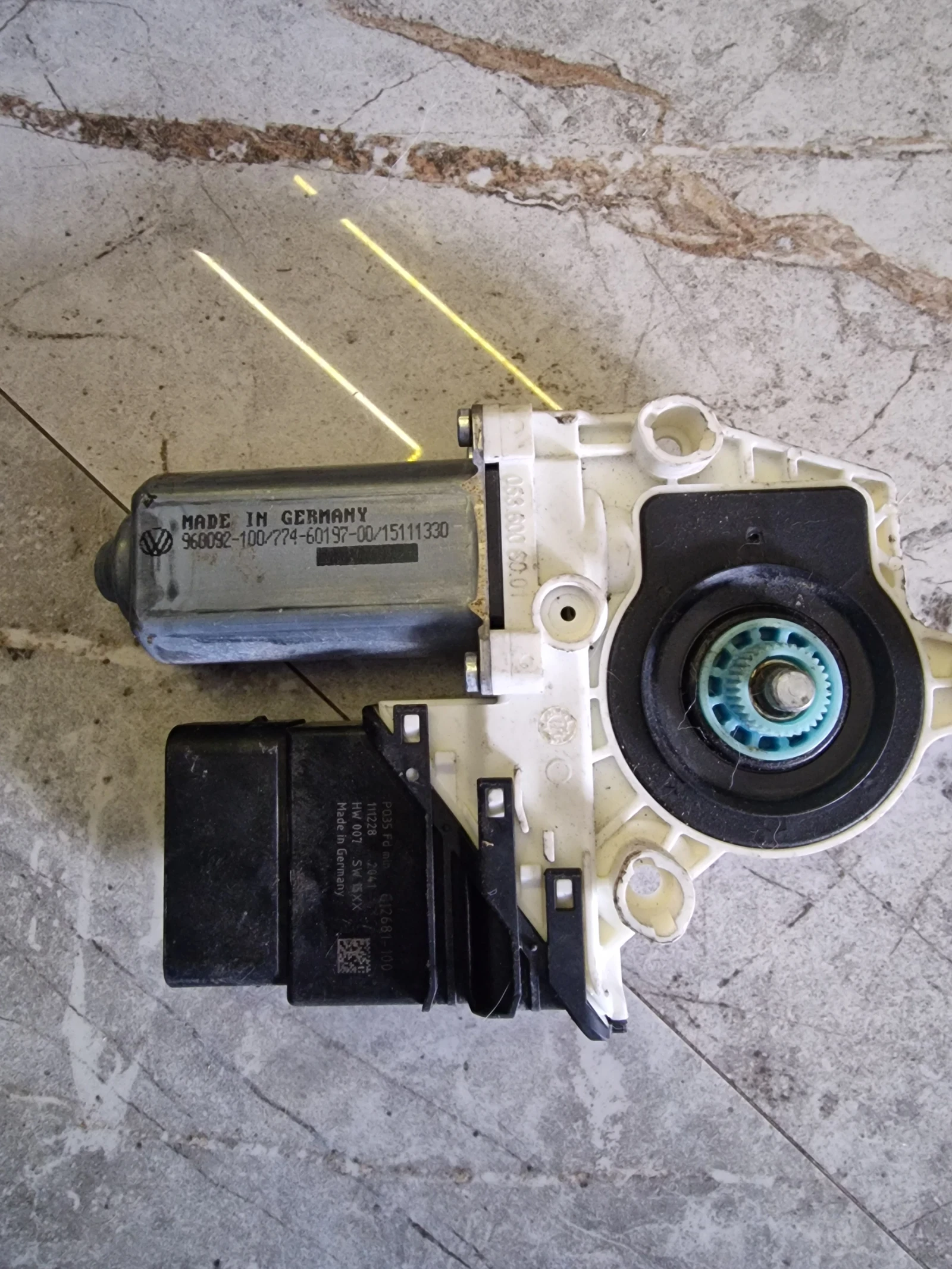 3C0959704B  960092-100 774-60197-00      VW PASSAT GOLF 6 | Mobile.bg   1