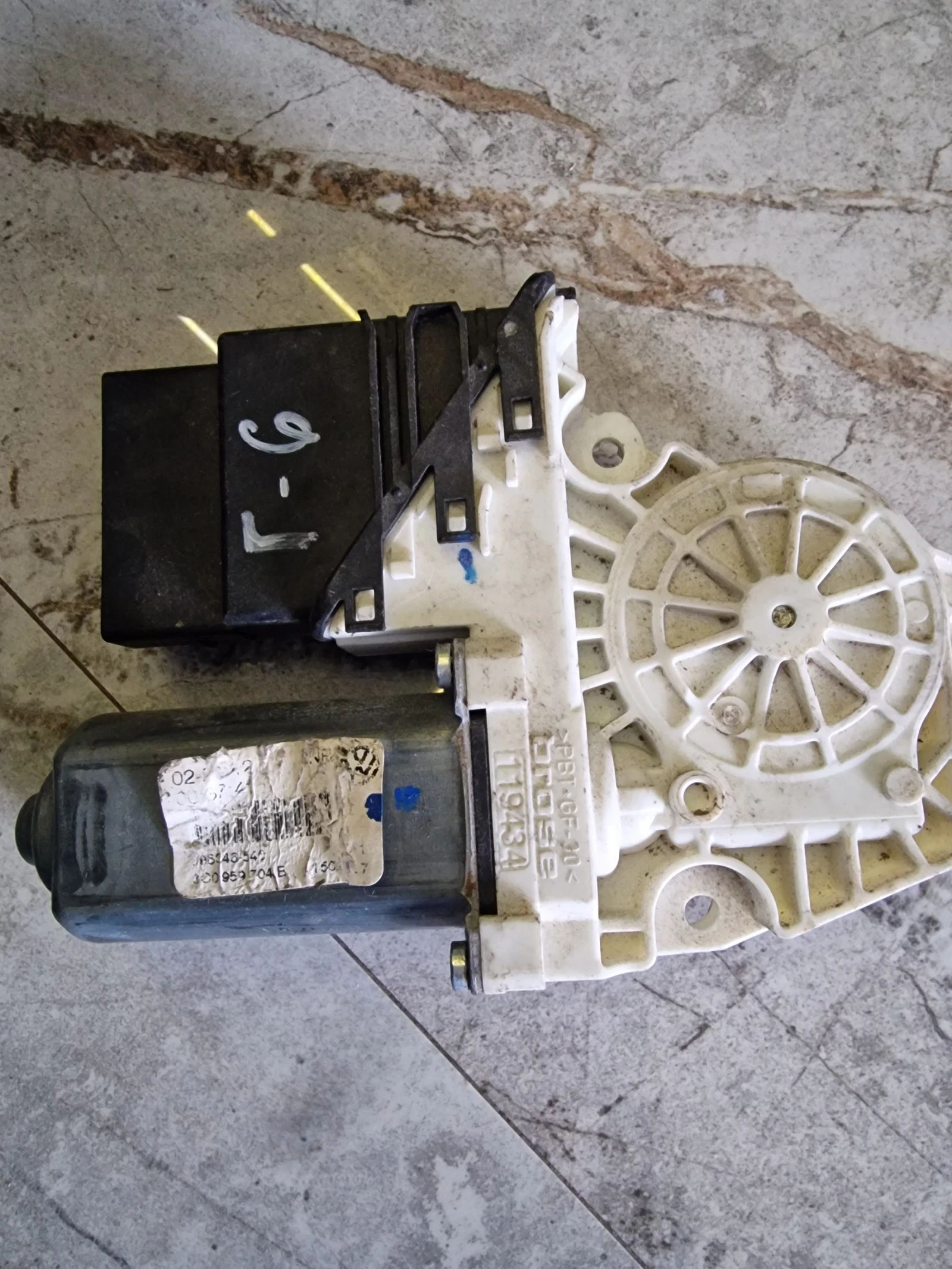 3C0959704B  960092-100 774-60197-00      VW PASSAT GOLF 6 | Mobile.bg   2