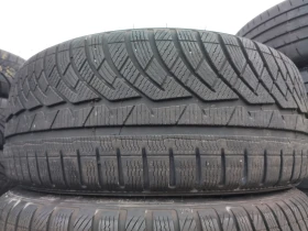 Гуми Зимни 225/45R18, снимка 1 - Гуми и джанти - 47419443