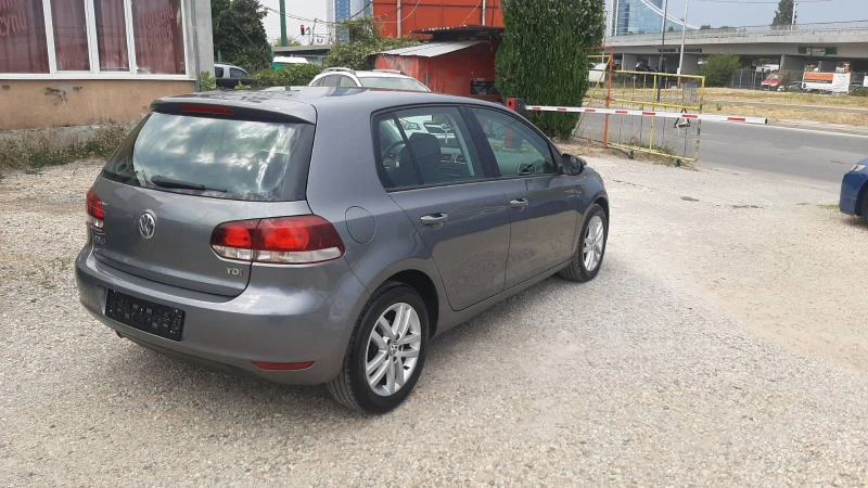 VW Golf 1.6 TDI , снимка 4 - Автомобили и джипове - 46927837