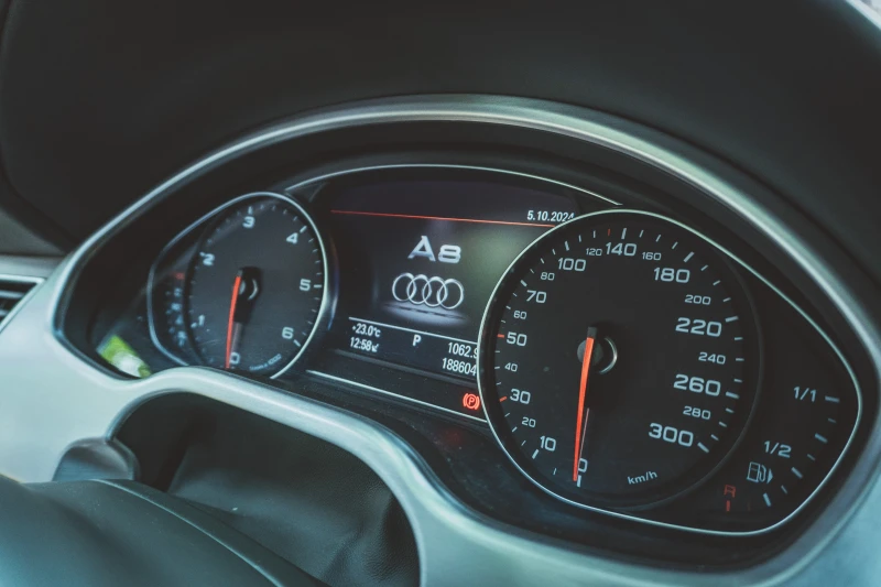 Audi A8 3.0, снимка 6 - Автомобили и джипове - 47534924