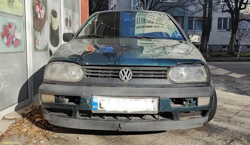 VW Golf, снимка 2 - Автомобили и джипове - 48400051