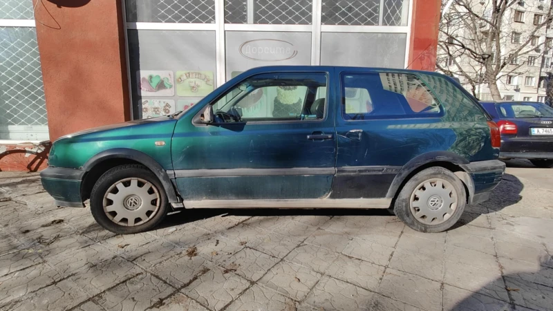 VW Golf, снимка 4 - Автомобили и джипове - 48400051