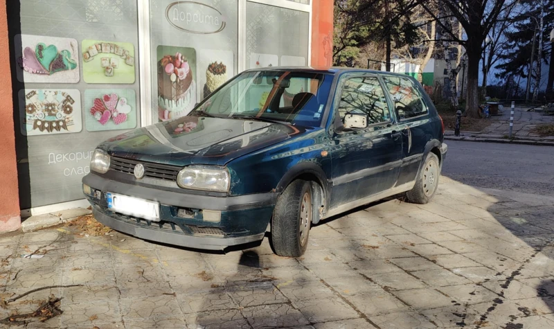 VW Golf, снимка 1 - Автомобили и джипове - 48400051