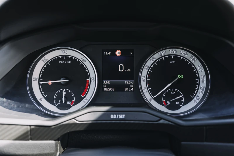 Skoda Superb Sportline, снимка 16 - Автомобили и джипове - 52638121