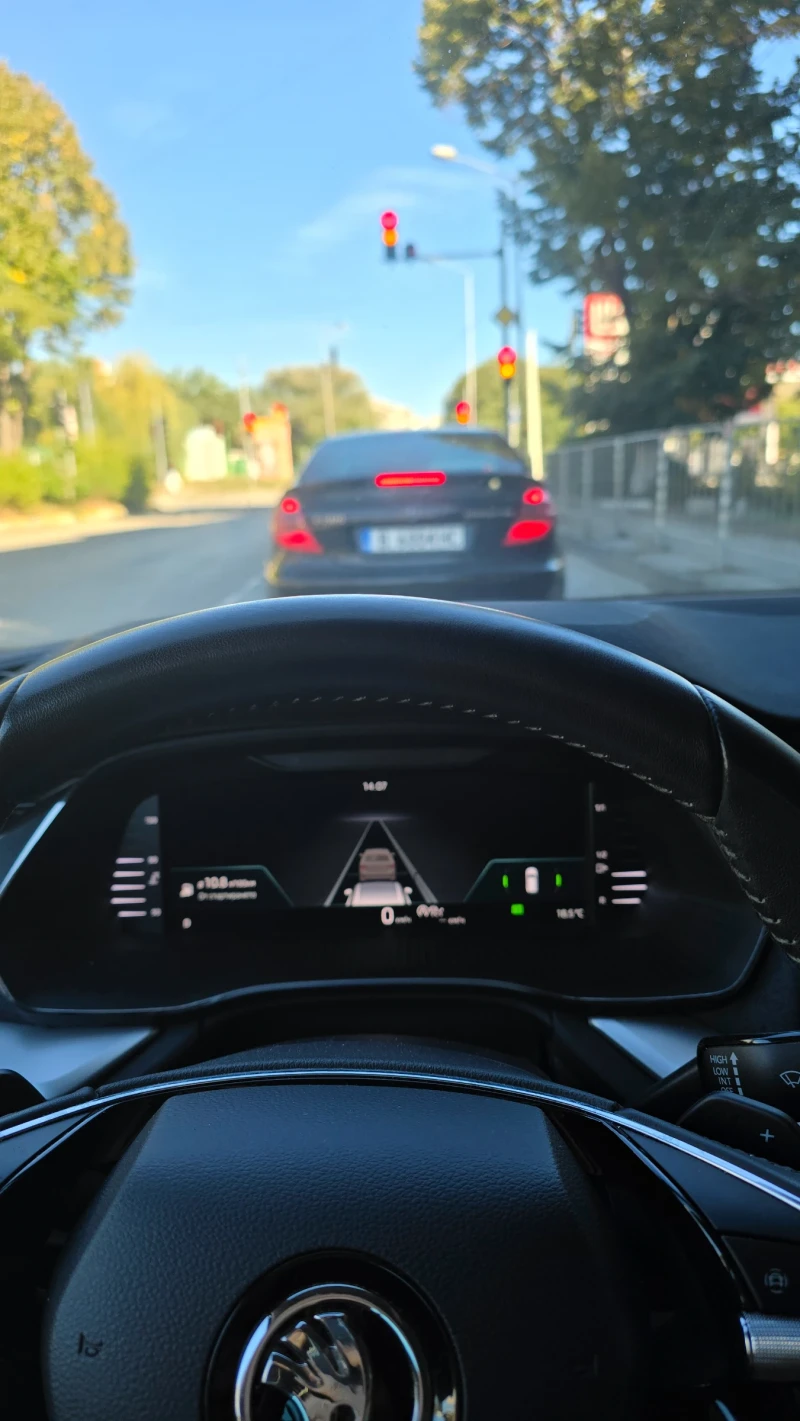 Skoda Octavia 1.5 eTSI/DSG/Combi/Edition+ /Disctr/Lane/Digitl/Am, снимка 11 - Автомобили и джипове - 52620905