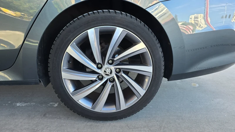 Skoda Octavia 1.5 eTSI/DSG/Combi/Edition+ /Disctr/Lane/Digitl/Am, снимка 8 - Автомобили и джипове - 52620905