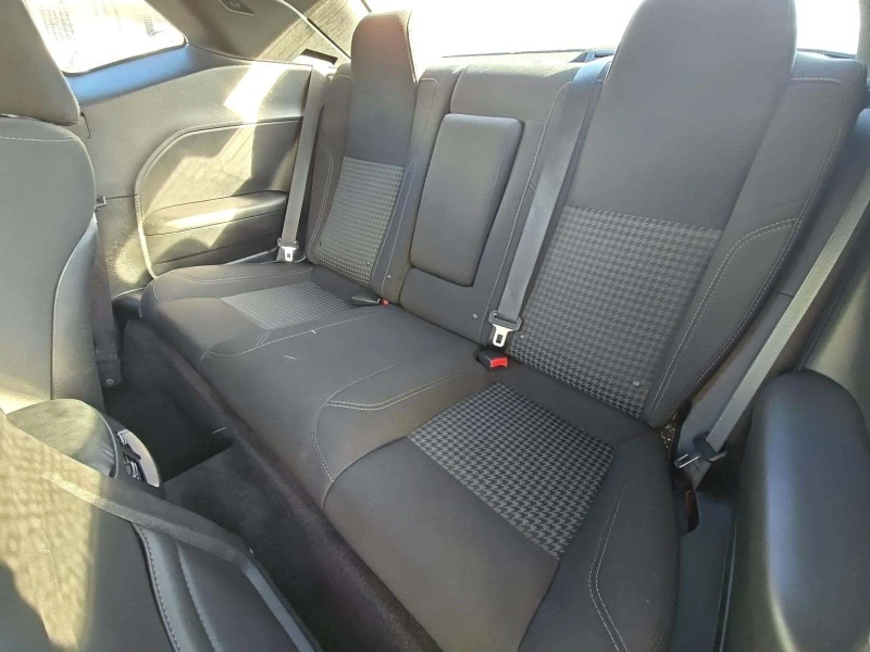 Dodge Challenger SXT, снимка 6 - Автомобили и джипове - 52485128