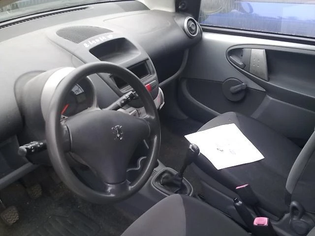 Peugeot 107 1.0i/1.4 HDi, снимка 7 - Автомобили и джипове - 11014589