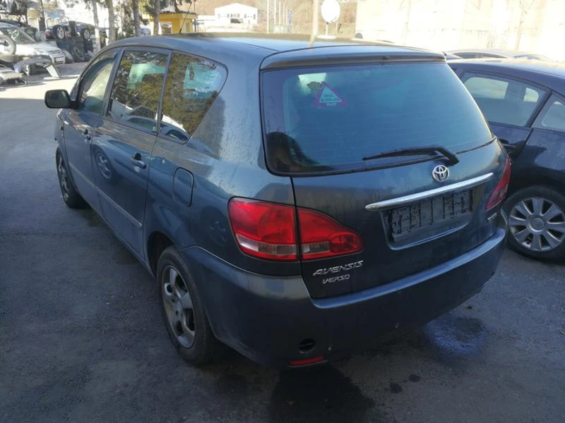 Toyota Avensis verso 2.0D4D, снимка 4 - Автомобили и джипове - 27622484