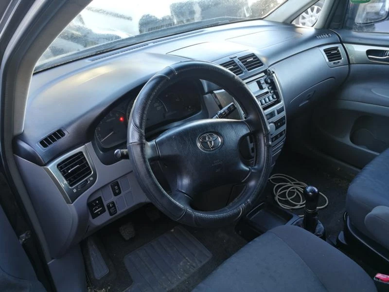 Toyota Avensis verso 2.0D4D, снимка 5 - Автомобили и джипове - 27622484