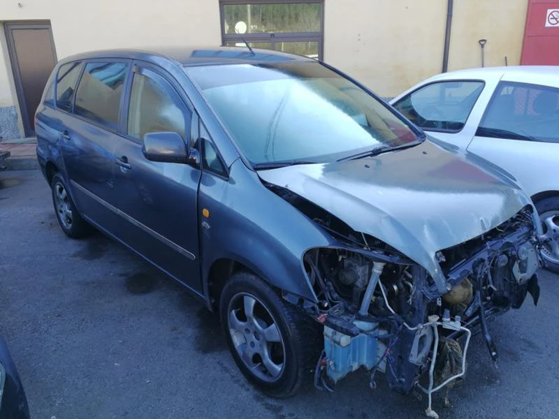 Toyota Avensis verso 2.0D4D, снимка 2 - Автомобили и джипове - 27622484