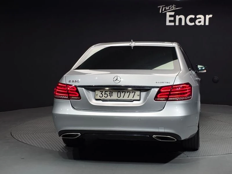 Mercedes-Benz E 220 E220 Bluetec Avantgarde Sport| 170к.с., снимка 4 - Автомобили и джипове - 56159920