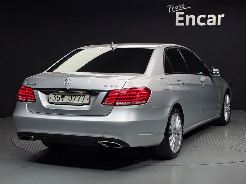 Mercedes-Benz E 220 E220 Bluetec Avantgarde Sport| 170к.с., снимка 2 - Автомобили и джипове - 56159920