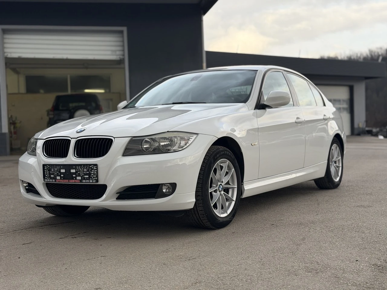 BMW 318 i E90 FACELIFT NAVI, снимка 1