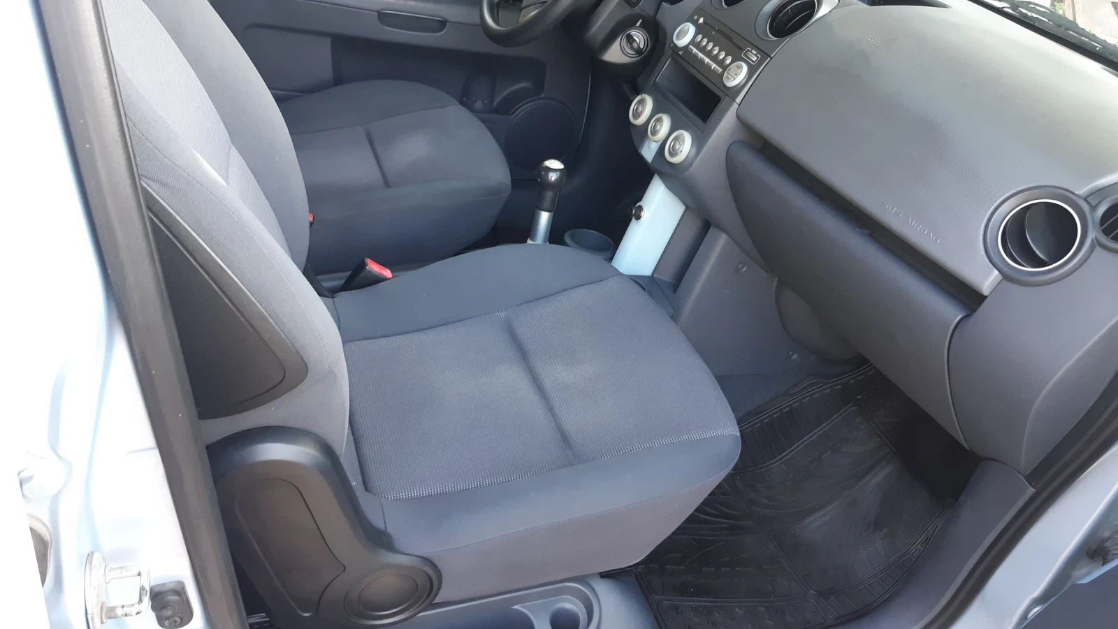 Mitsubishi Colt  - изображение 8