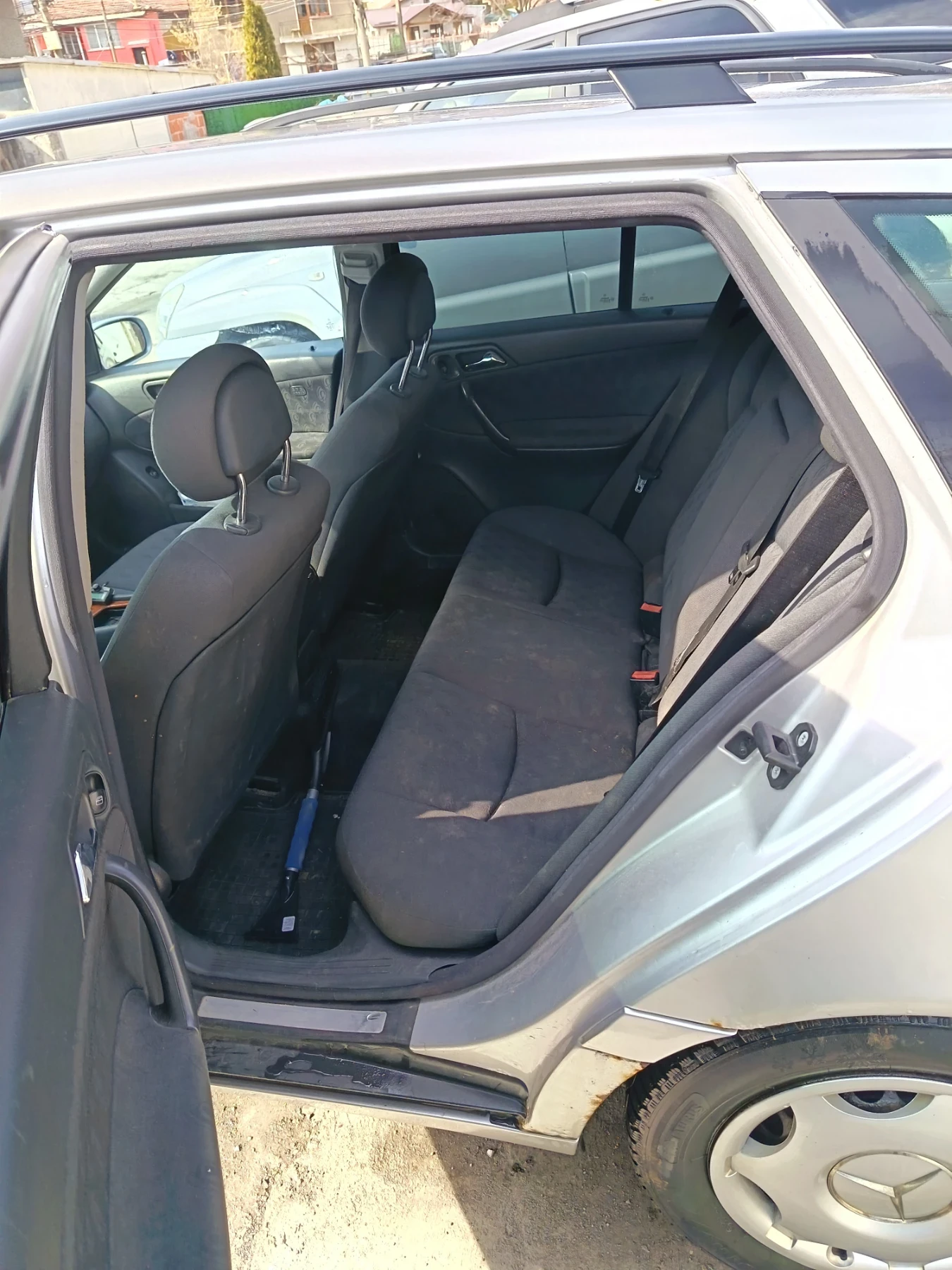 Mercedes-Benz C 220, снимка 4 - Автомобили и джипове - 53771146