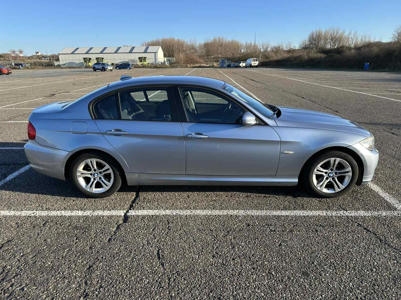 BMW 318 NAVI/ACC/BI-XENON/, снимка 5 - Автомобили и джипове - 53861691