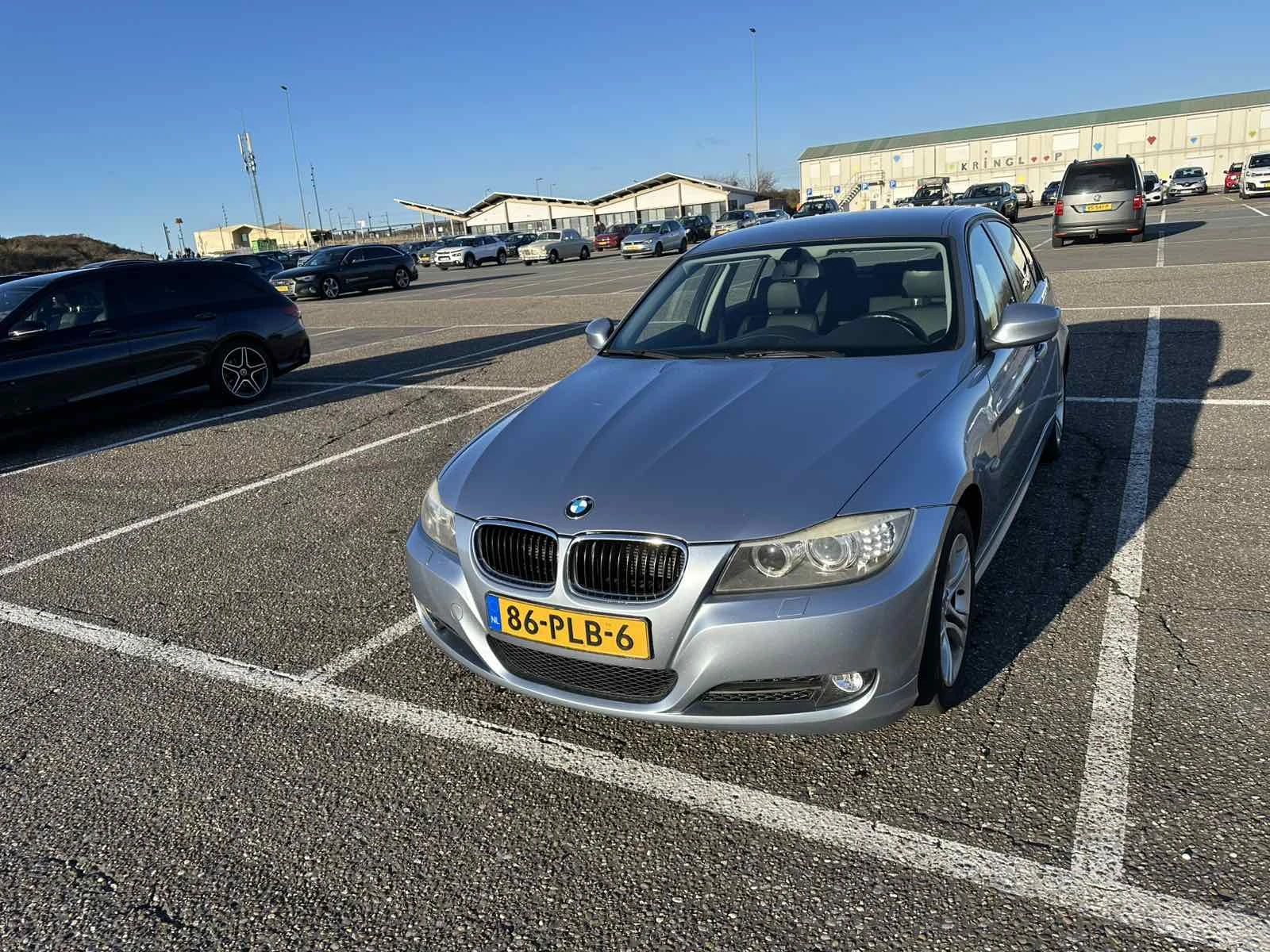 BMW 318 NAVI/ACC/BI-XENON/, снимка 2 - Автомобили и джипове - 53861691