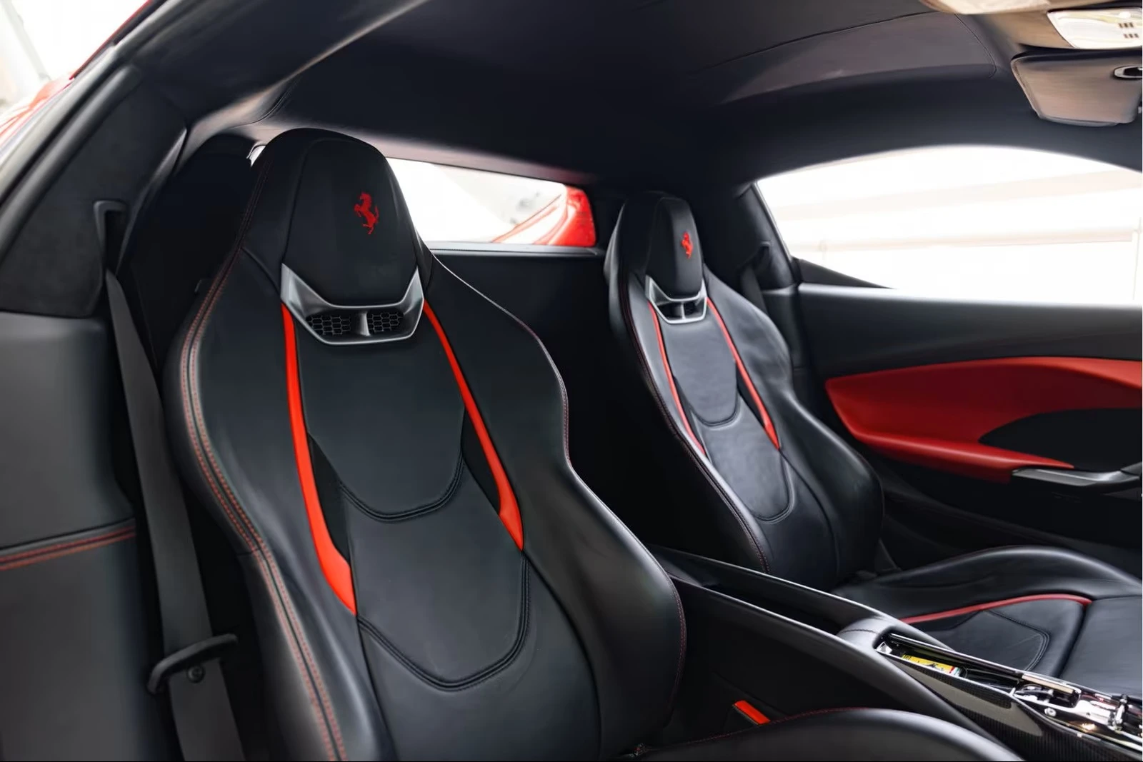 Ferrari 296GTB 3.0 V6 Plug-in Hybrid, снимка 8 - Автомобили и джипове - 53885658