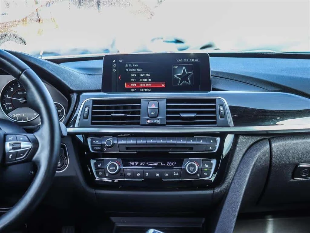 BMW 330 xDrive * CARFAX * ФИКСИРАНА ЦЕНА ДО БГ, снимка 11 - Автомобили и джипове - 54055745