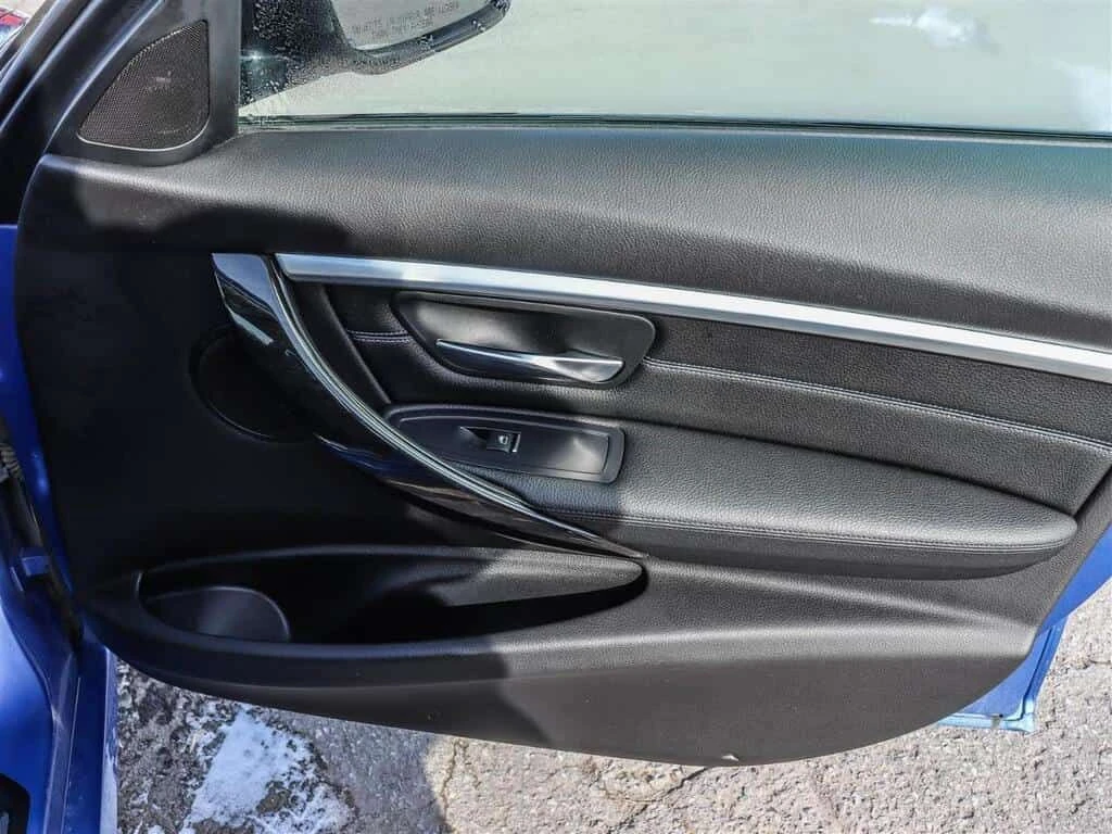 BMW 330 xDrive * CARFAX * ФИКСИРАНА ЦЕНА ДО БГ, снимка 14 - Автомобили и джипове - 54055745