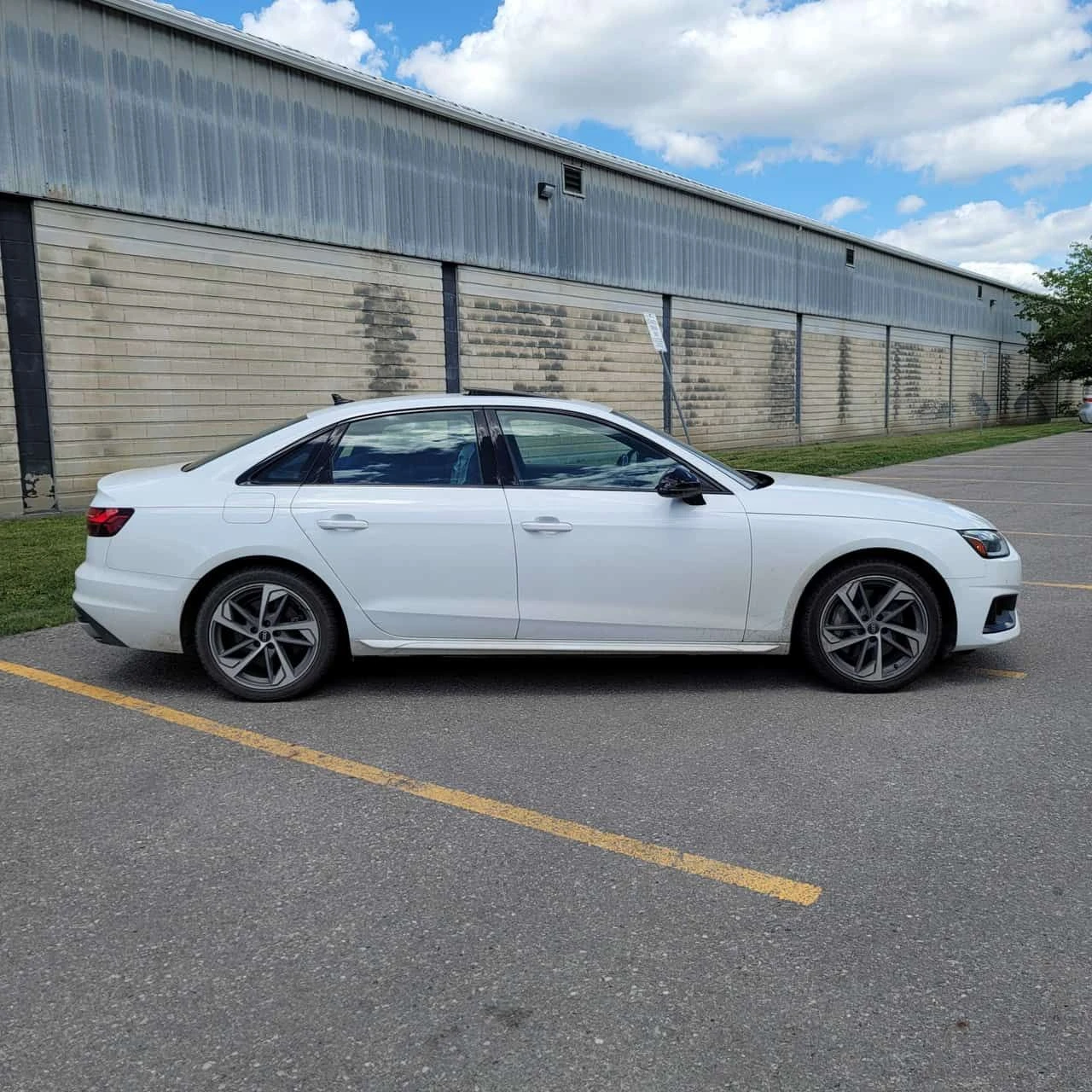 Audi A4 Komfort/ШИБИДАХ/ПОДГРЕВИ, снимка 4 - Автомобили и джипове - 55006046