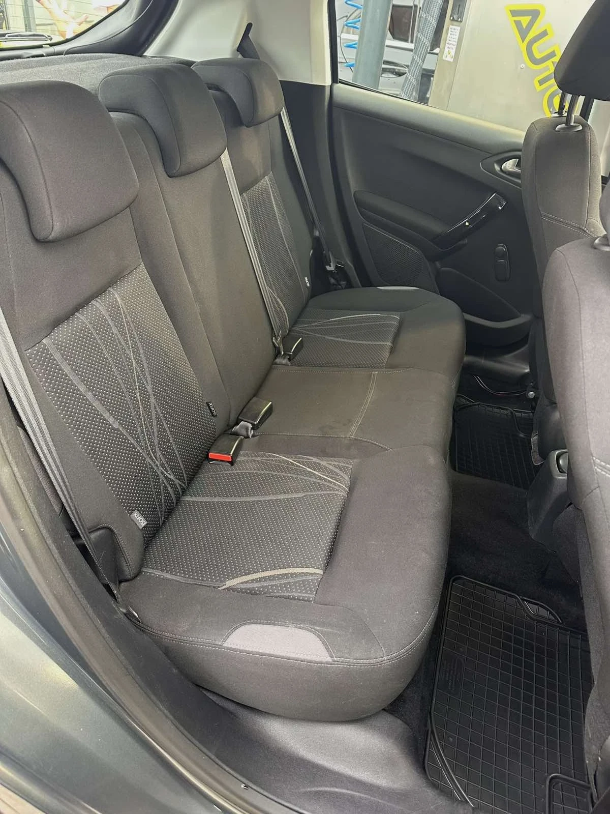 Peugeot 208, снимка 4 - Автомобили и джипове - 56202292