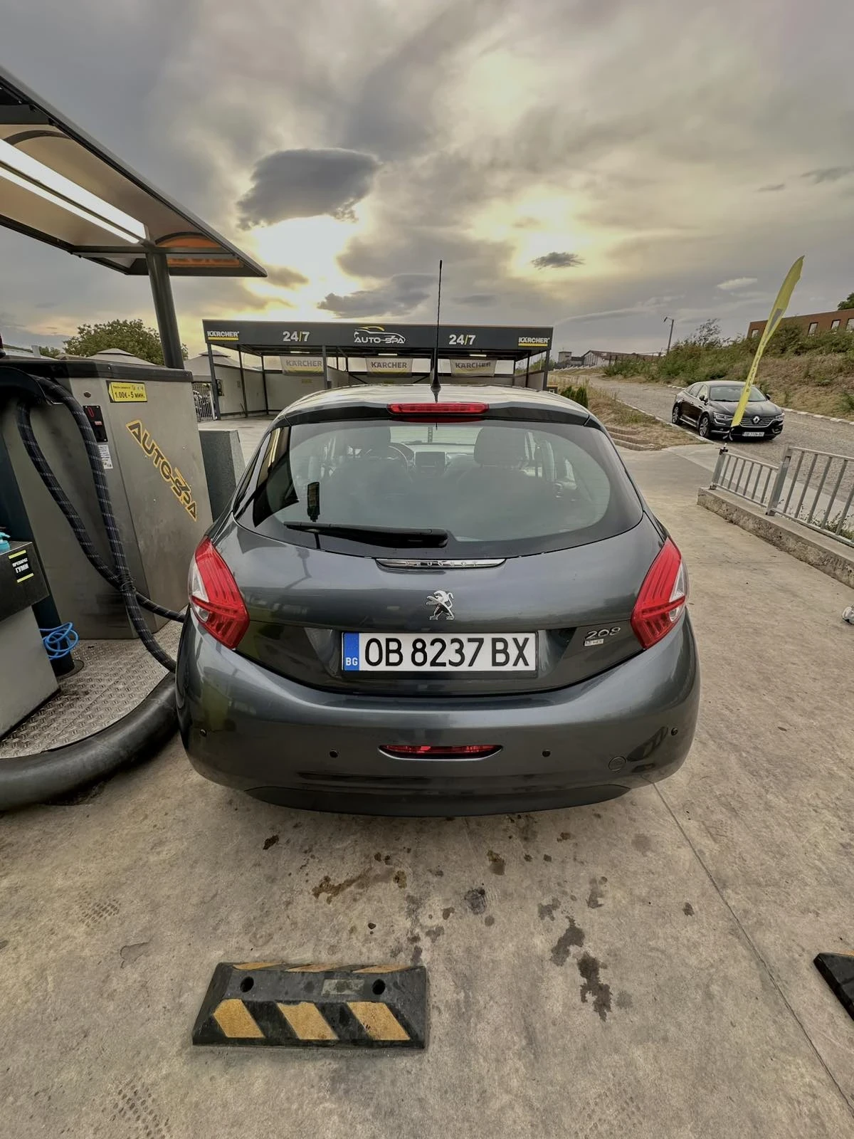 Peugeot 208, снимка 5 - Автомобили и джипове - 56202292