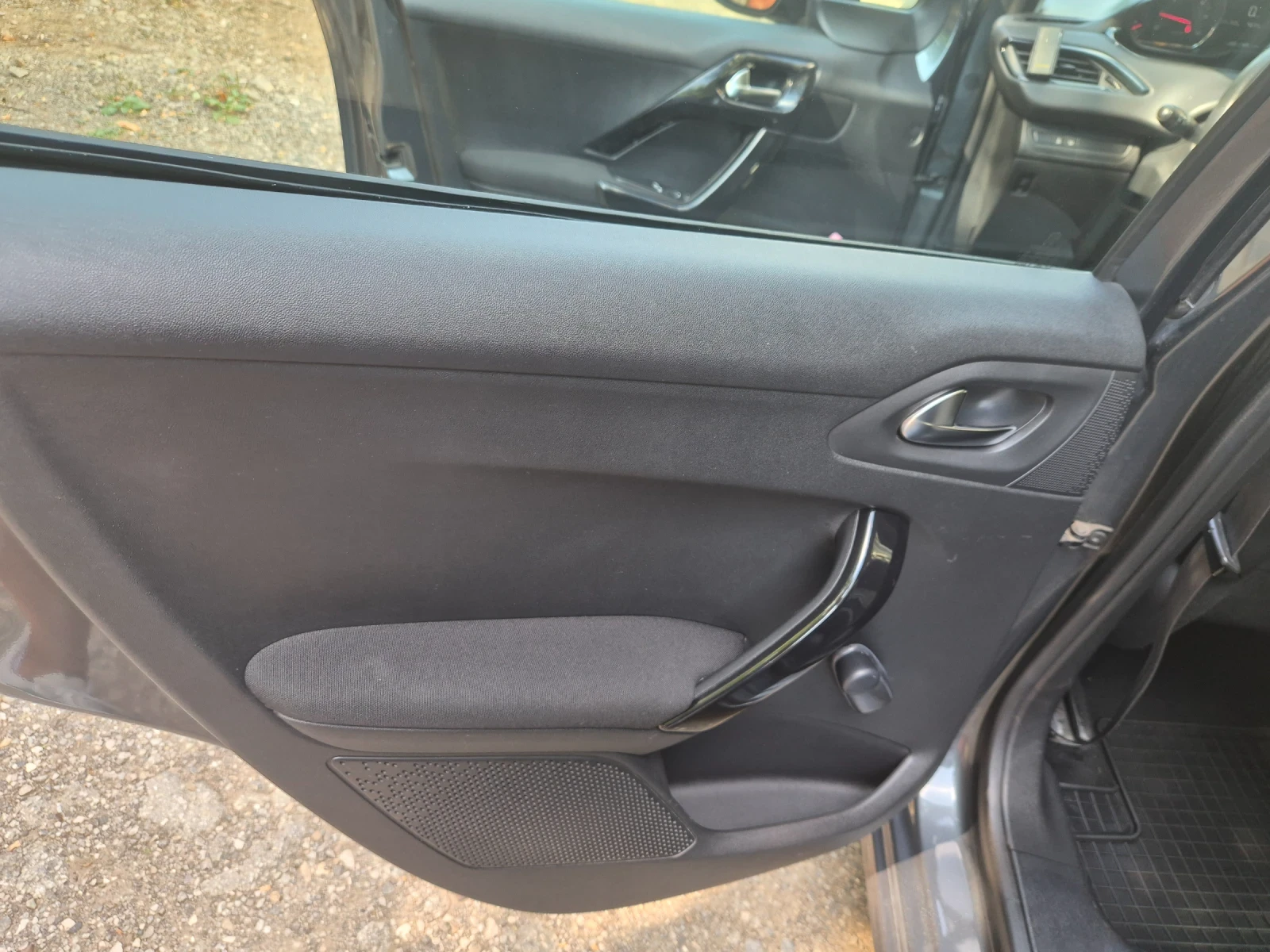 Peugeot 208, снимка 9 - Автомобили и джипове - 55385118