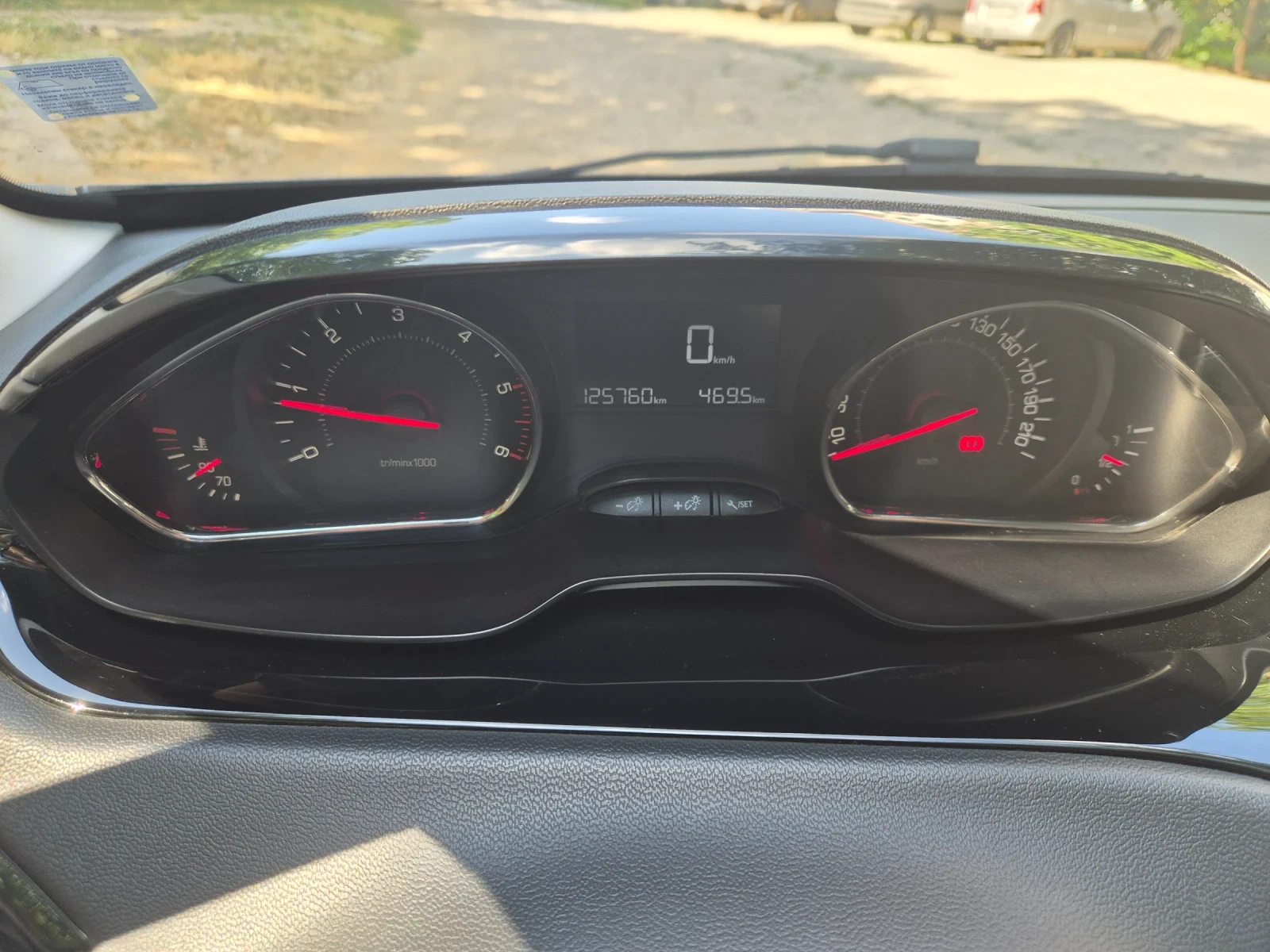 Peugeot 208, снимка 12 - Автомобили и джипове - 55385118