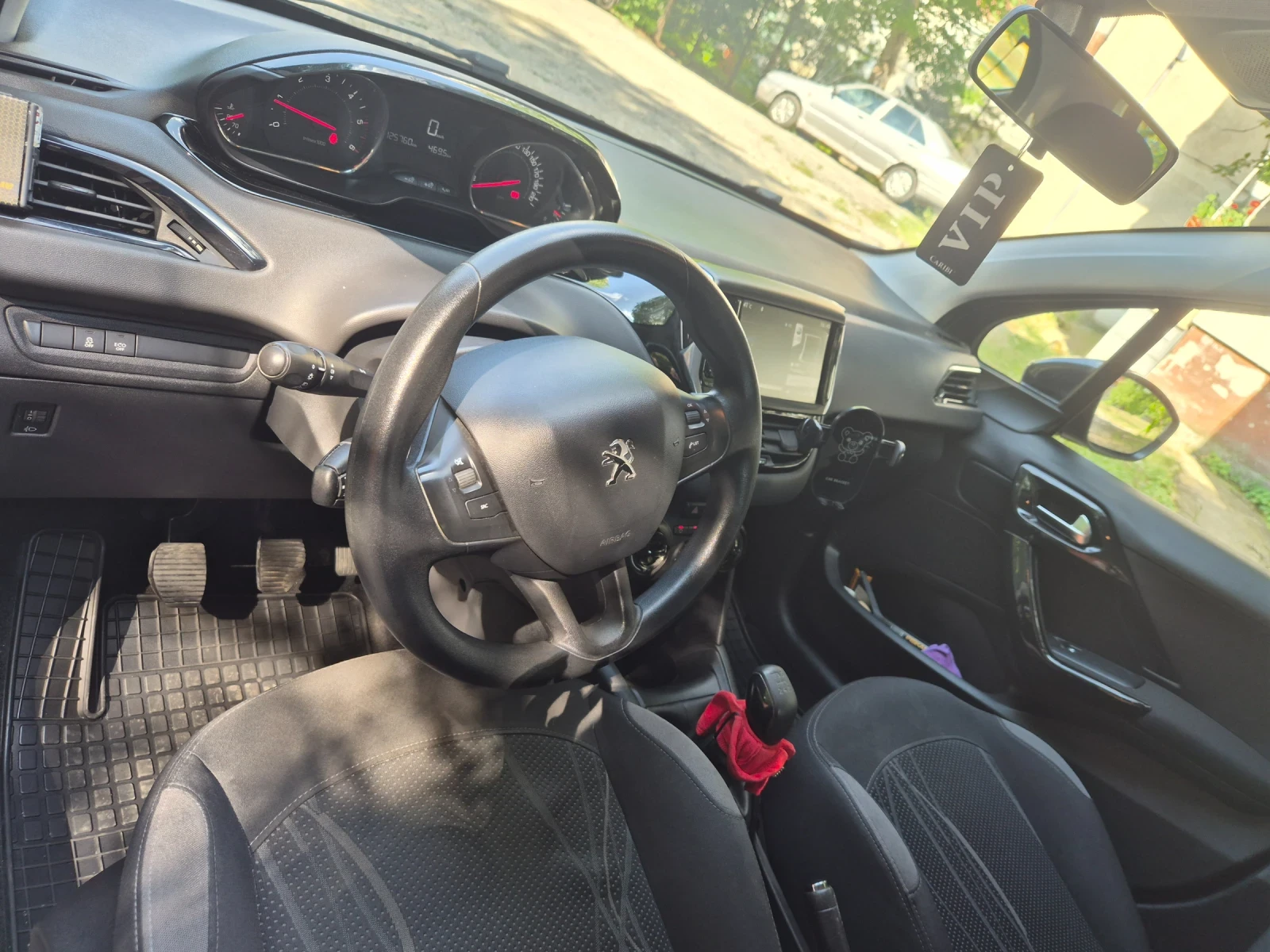 Peugeot 208, снимка 11 - Автомобили и джипове - 55385118