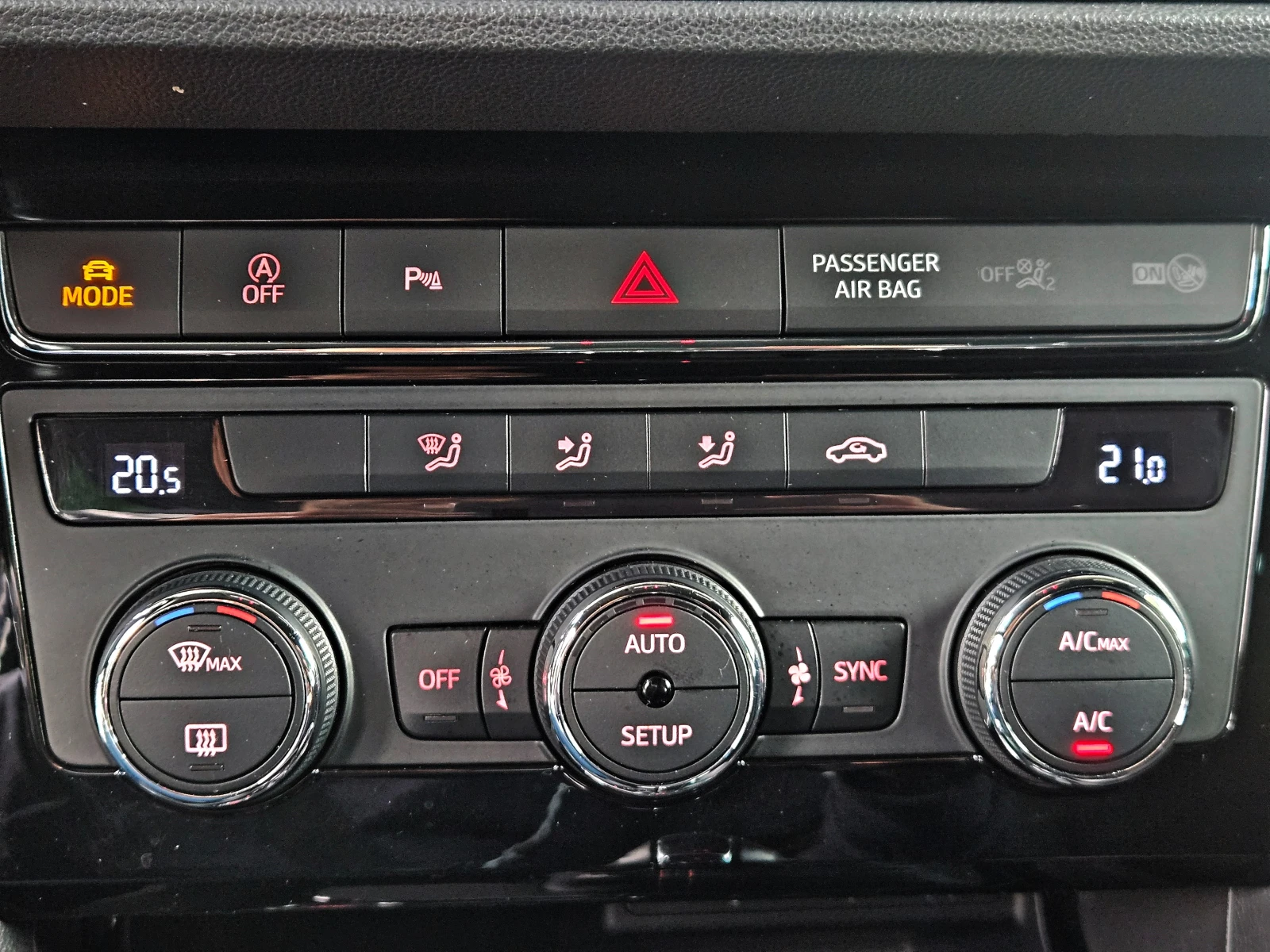 Seat Leon FR/2.0TDI/GERMANY/LED/CAMERA/CAR PLAY/AMBIENT/LIZI, снимка 12 - Автомобили и джипове - 56198173