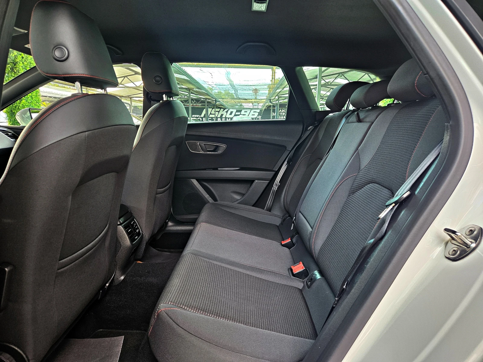 Seat Leon FR/2.0TDI/GERMANY/LED/CAMERA/CAR PLAY/AMBIENT/LIZI, снимка 16 - Автомобили и джипове - 56198173