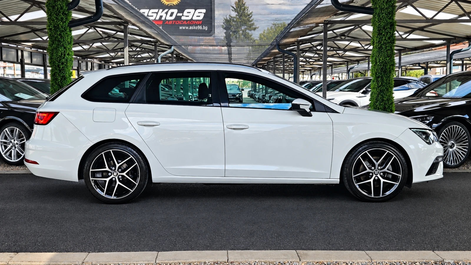 Seat Leon FR/2.0TDI/GERMANY/LED/CAMERA/CAR PLAY/AMBIENT/LIZI, снимка 4 - Автомобили и джипове - 56198173