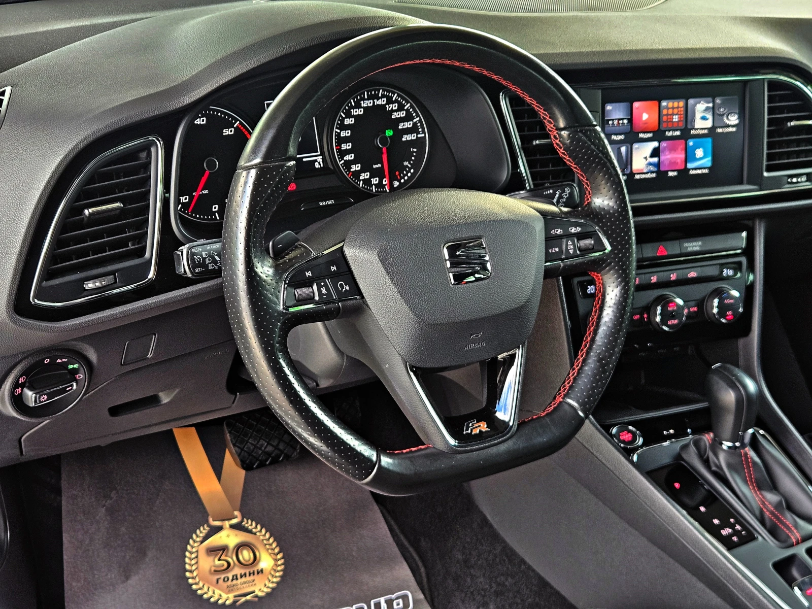 Seat Leon FR/2.0TDI/GERMANY/LED/CAMERA/CAR PLAY/AMBIENT/LIZI, снимка 11 - Автомобили и джипове - 56198173