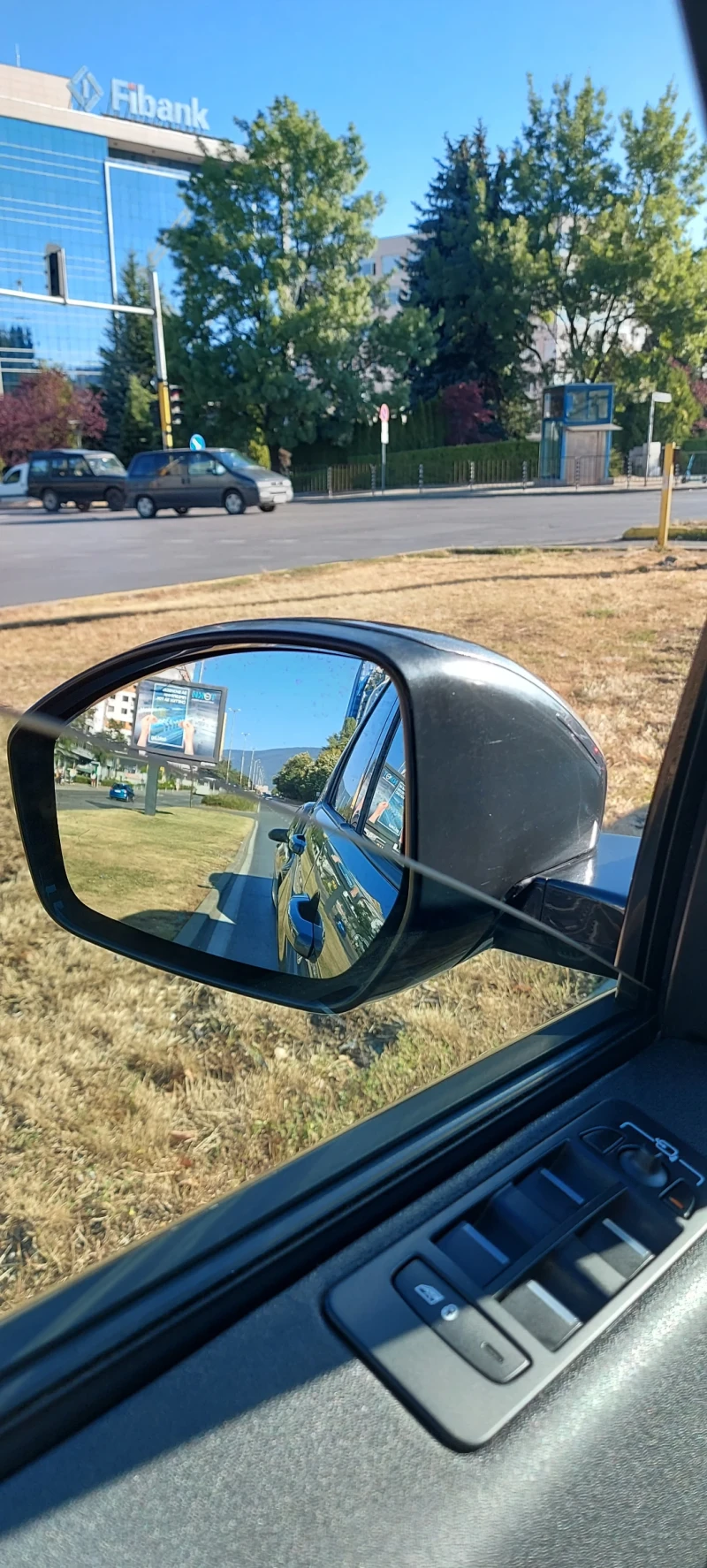 Land Rover Discovery Sport Безупречно техническо състояние/Сменени вериги , снимка 12 - Автомобили и джипове - 52460321