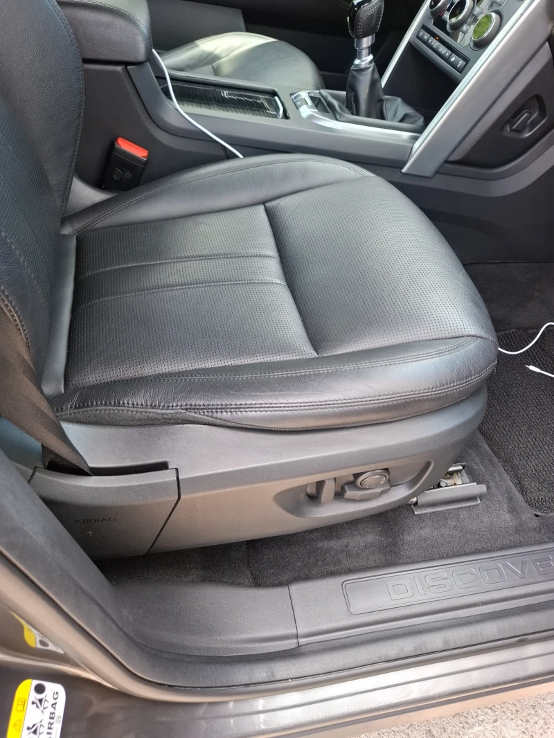 Land Rover Discovery Sport Безупречно техническо състояние/Сменени вериги , снимка 10 - Автомобили и джипове - 52460321