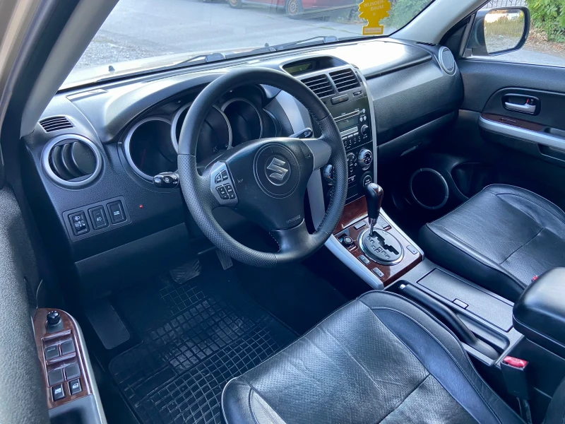 Suzuki Grand vitara 2.0i Бензин / Автоматик, снимка 8 - Автомобили и джипове - 51813434